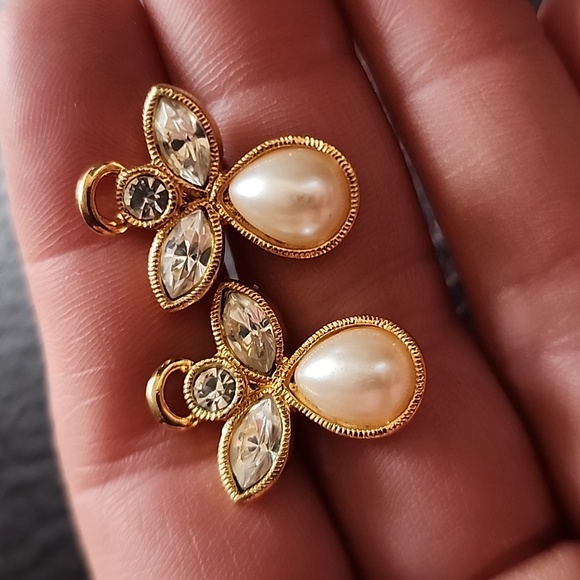 Avon earrings - Picture 2 of 7